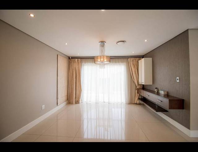 3 BEDROOM TOWNHOUSE FOR SALE IN IZINGA ESTATE